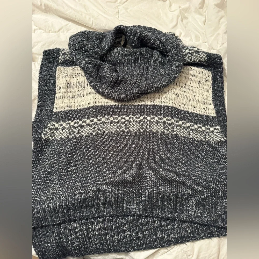 BCBGMaxAzria Sweater - Picture 5 of 9